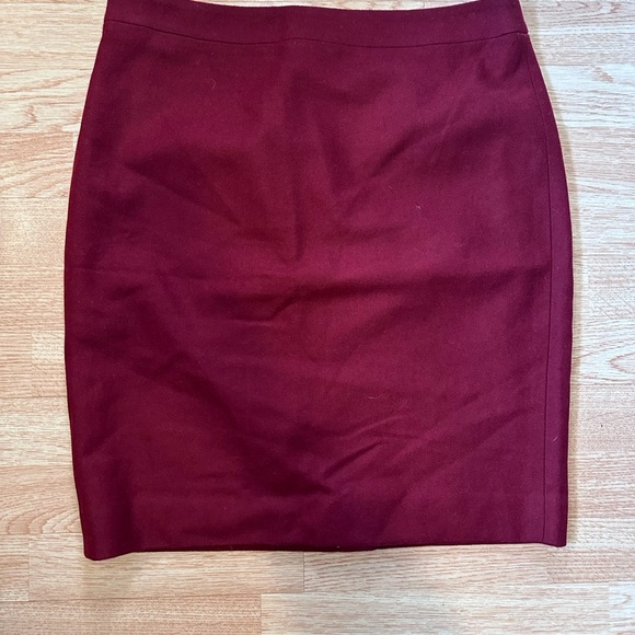 Elegant Burgundy Skirt J Crew The‎ Pencil Skirt Size 12 NWT - Picture 1 of 5